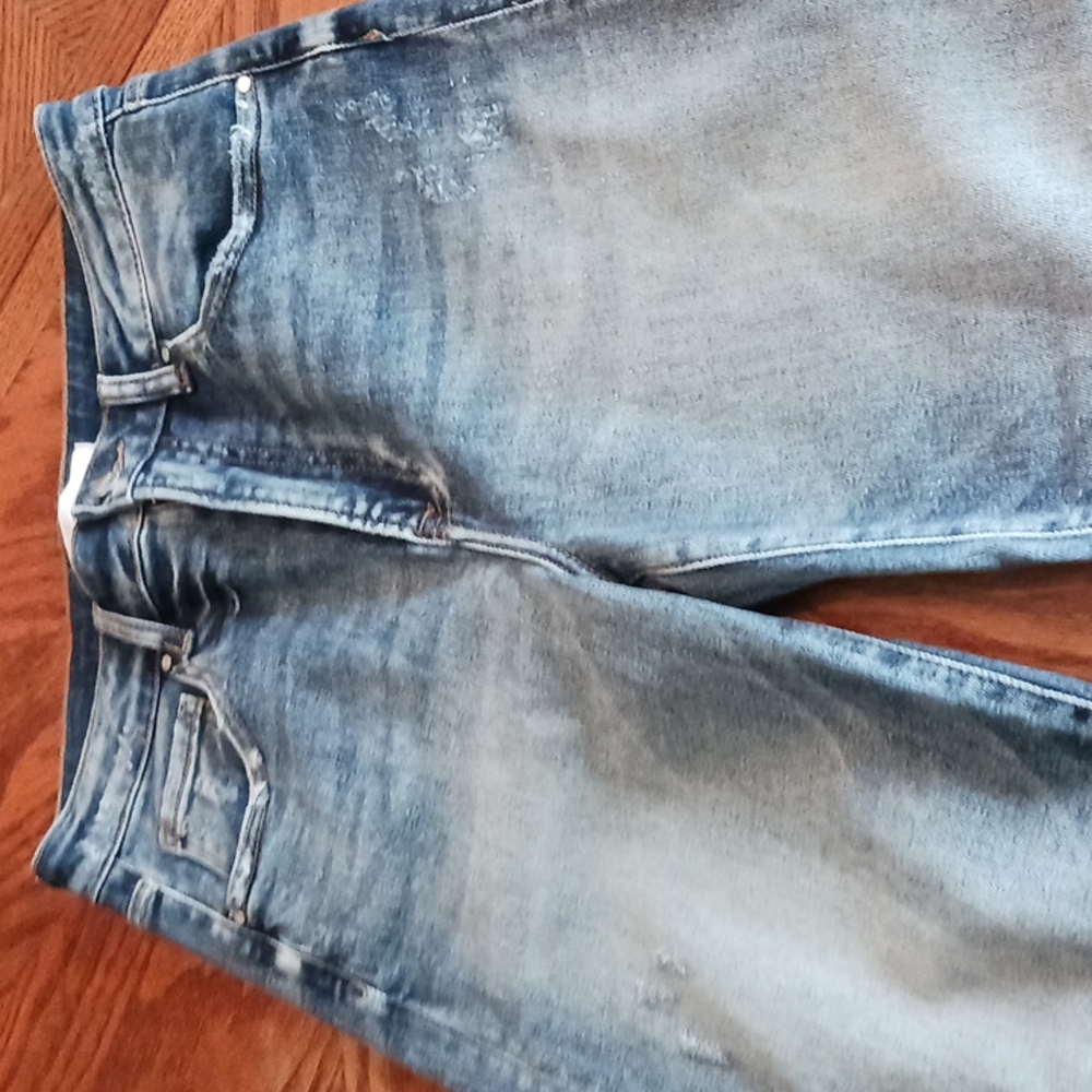 Risen slightly distressed jeans